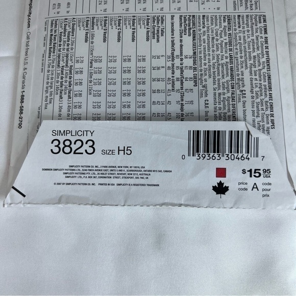 Simplicity Sewing patterns 3823 size 6-14 halter dress - Picture 6 of 6